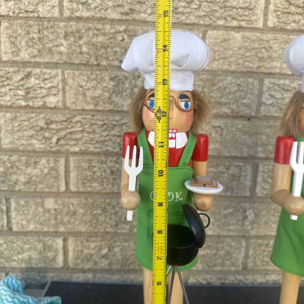 Chef Nutcracker Set with Green Aprons 2 pcs - Picture 4 of 5